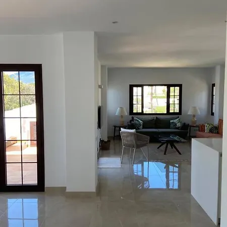 Nueva Andalucia Designer Penthouse Апартаменты *