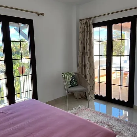 Nueva Andalucia Designer Penthouse Марбелья