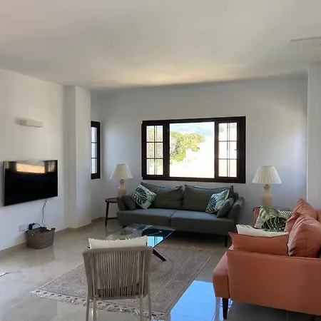 Nueva Andalucia Designer Penthouse Марбелья